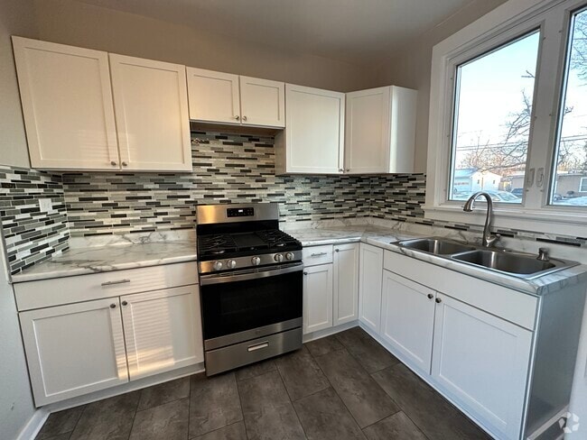 Building Photo - 390 8th Ave Rental