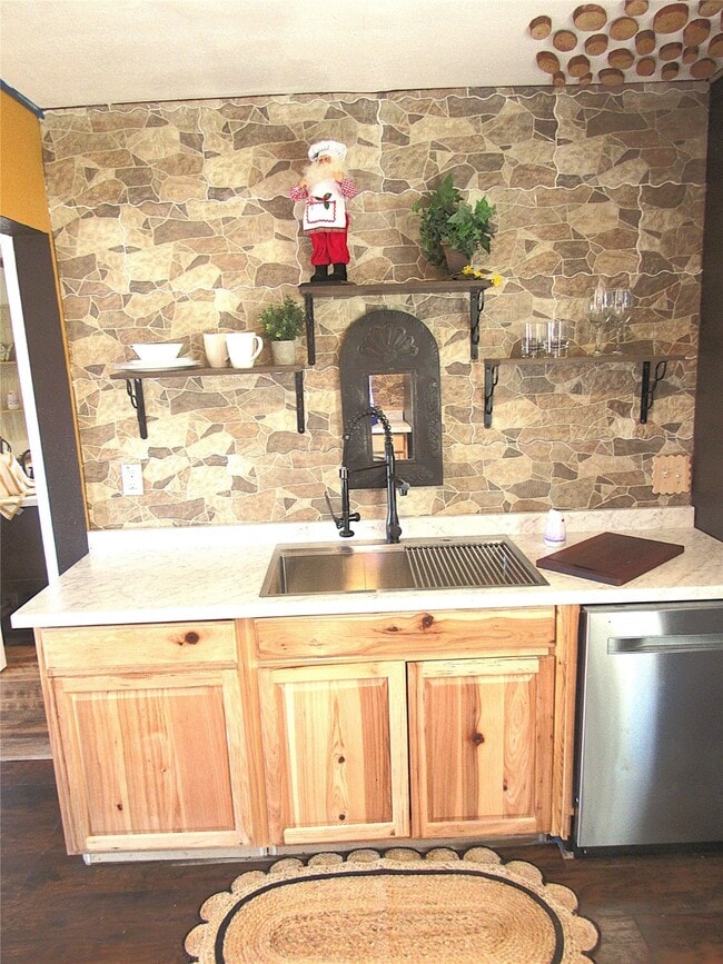 Building Photo - 2503 River Crest