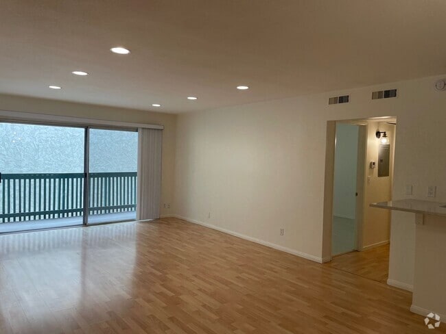 Building Photo - 2 bed 2 bath in Stoneybrook Villas Unit 211 Rental