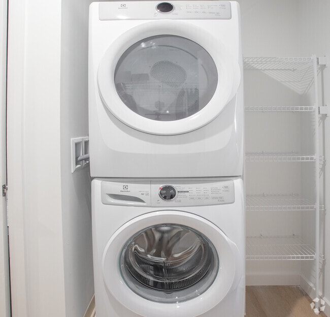1BR,1BA,-654SF