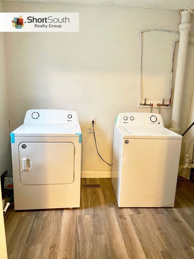 Photo - Updated Single Family 2 bed 1 bath home.