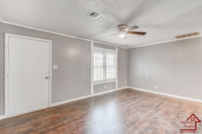 Photo - 1806 NW Lincoln Ave