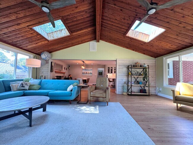 Photo - Lakefront Great Neck Home! 4/2.5 brick ranch in lovely Southern Point