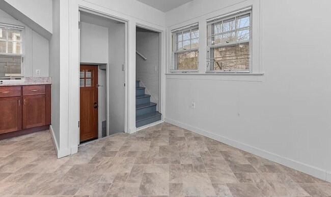 832 S Main St