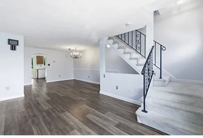 87 Sterling Ln