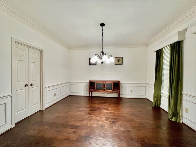 Photo - 3823 Elkins Rd