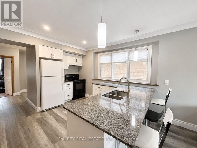 Photo - 1102 Langlois Ave