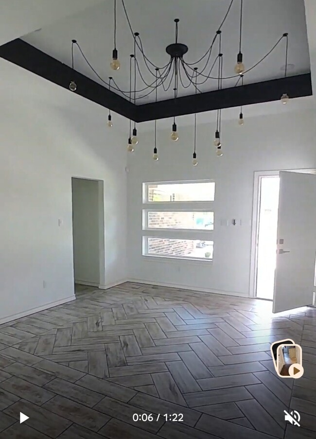 611 W La Quinta Dr