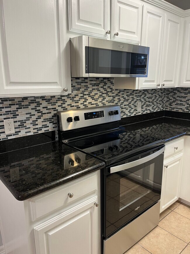 Photo - 708 Jasper St