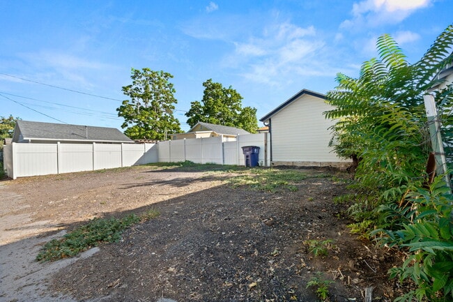 Photo - 1557 W Dakota Ave