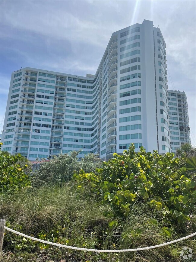 Building Photo - 7135 Collins Ave Unit 912 Rental