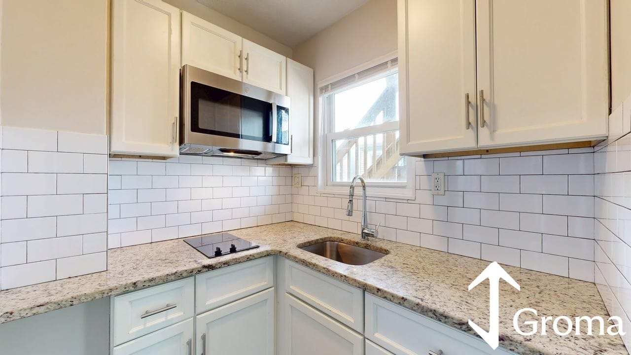 Photo - 296 Meridian St Unit 2