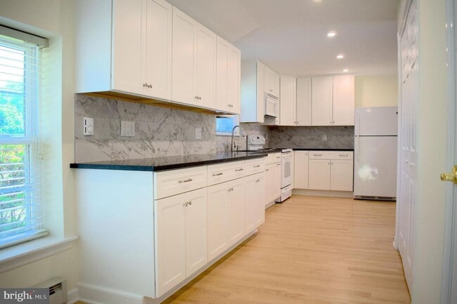 Photo - 414 Warren Rd