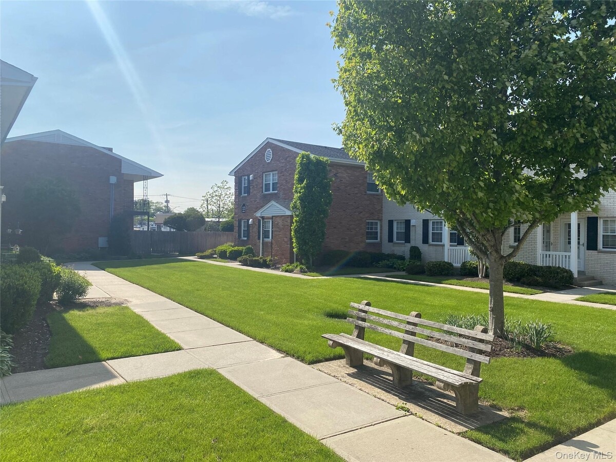 Photo - 212 Kensington Ln