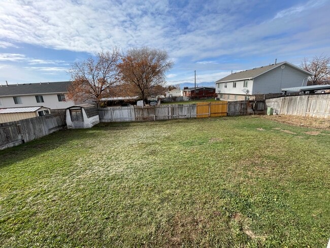 Photo - 781 N 950 W St