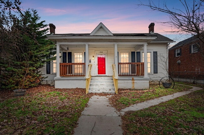 Photo - 208 Holmes St House