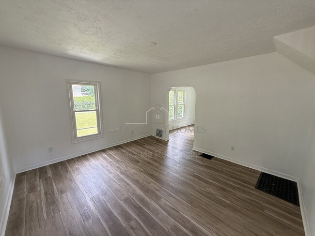 Photo - 257 Arch St