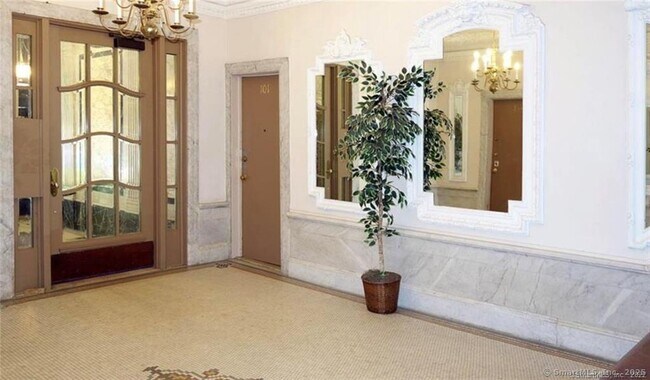 Photo - 548 Orange St Unidad 304