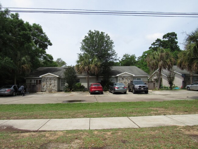 Updated 2BR/2BA in West Pensacola – New Ca... - Updated 2BR/2BA in West Pensacola – New Ca... Apartment Unit B