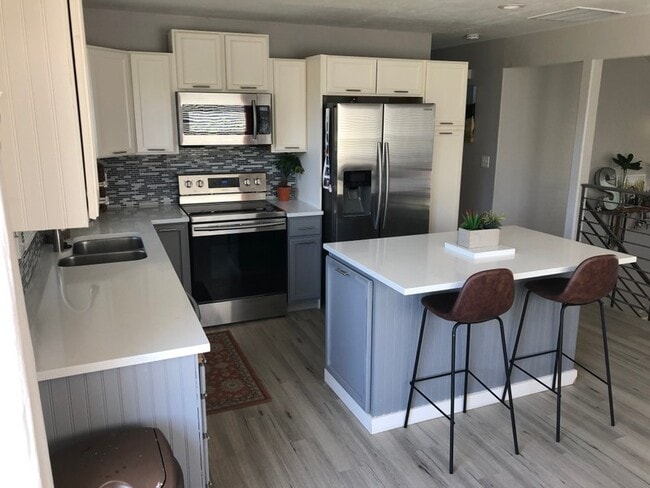 Photo - 839 W 2350 N