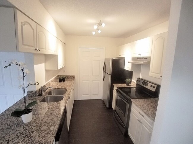 Beautiful 1/1 Wood Floor Condo With a Beau... - Beautiful 1/1 Wood Floor Condo With a Beau... Unit 5202