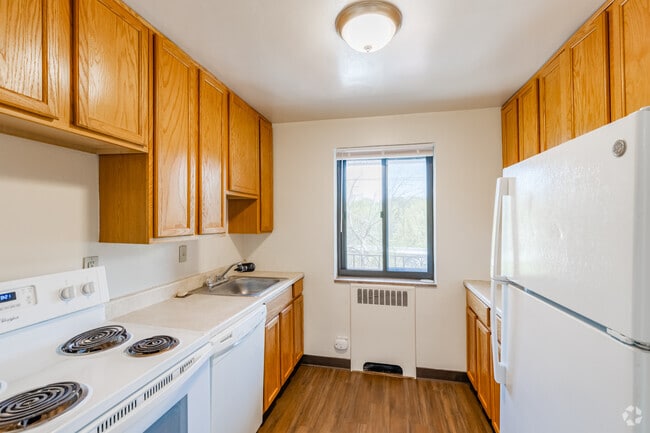 2BR,1BA-850SF