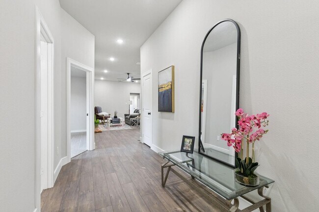 Photo - 512 Frazier St