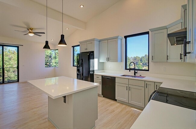 Building Photo - 1221 East Emma Drive