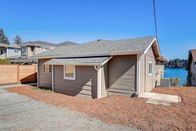Photo - a07-2025 Unit 9721 Upper plus garage
