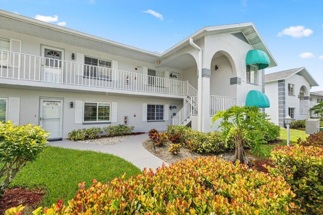 Building Photo - Sapphire lakes - 2 bedroom fully furnished... Unit 4 Rental