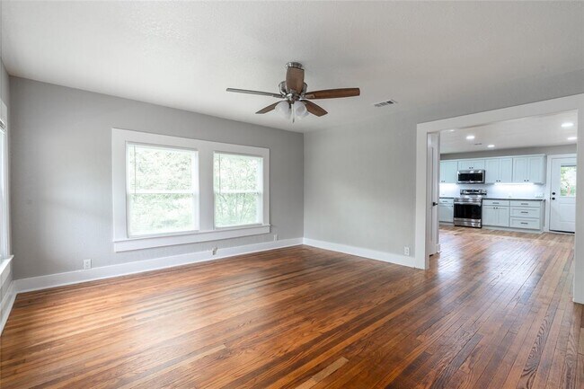 Photo - 329 Flores St