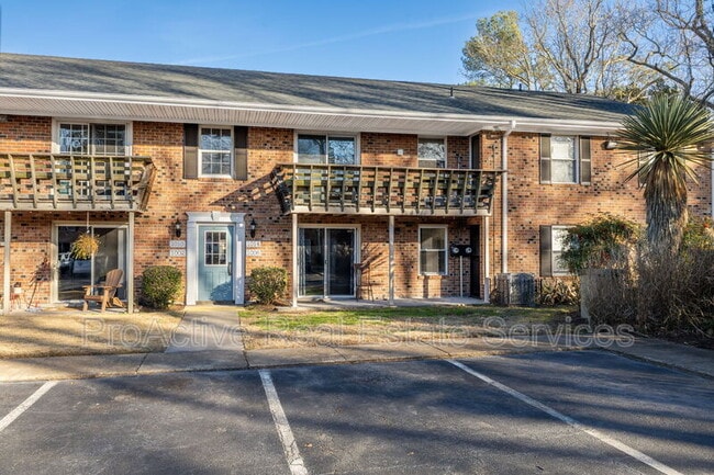 Photo - 1006 Barclay Square