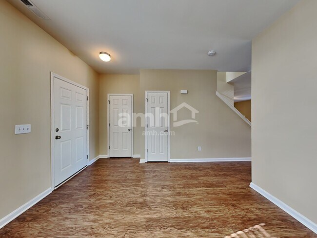 Photo - 218 Spinel Ln