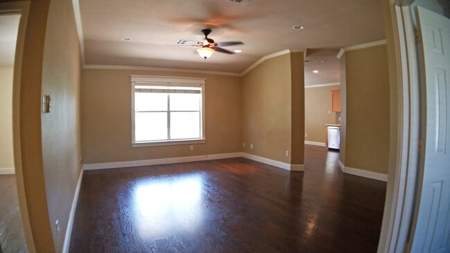 Photo - 3 Bedroom Round Rock home with a large office space!  Excellent Schools!