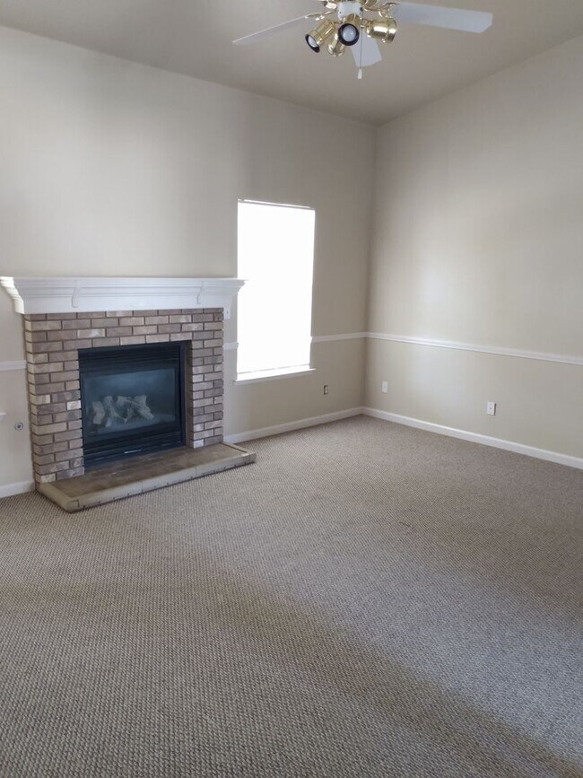 Photo - Beautiful 3 bedroom, 2 bath home in a great neighborhood ready to rent!