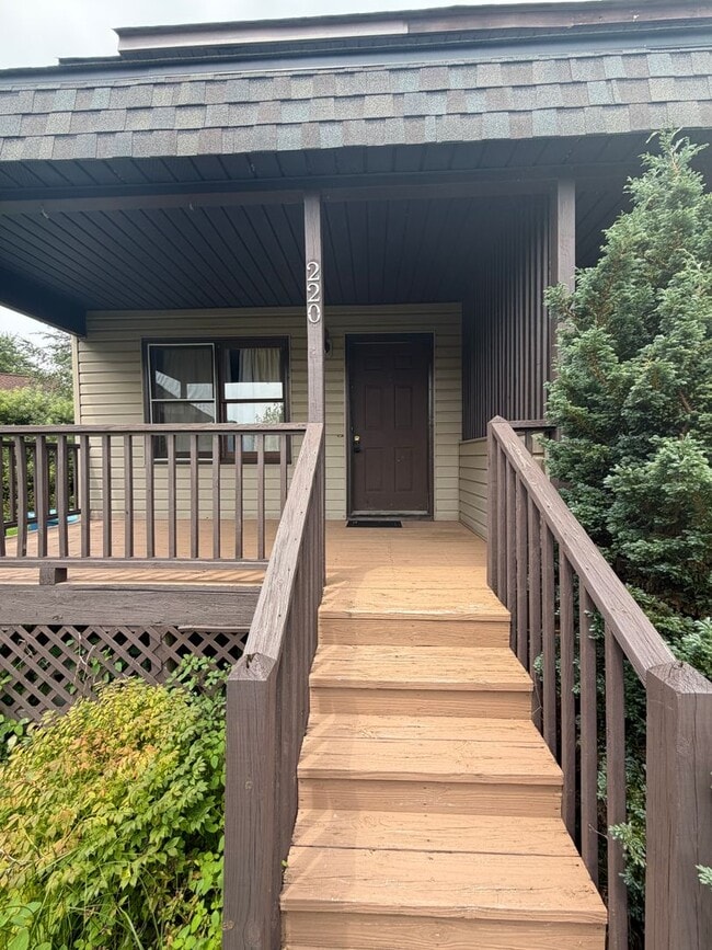 Building Photo - 220 Adams Ln Unit 220