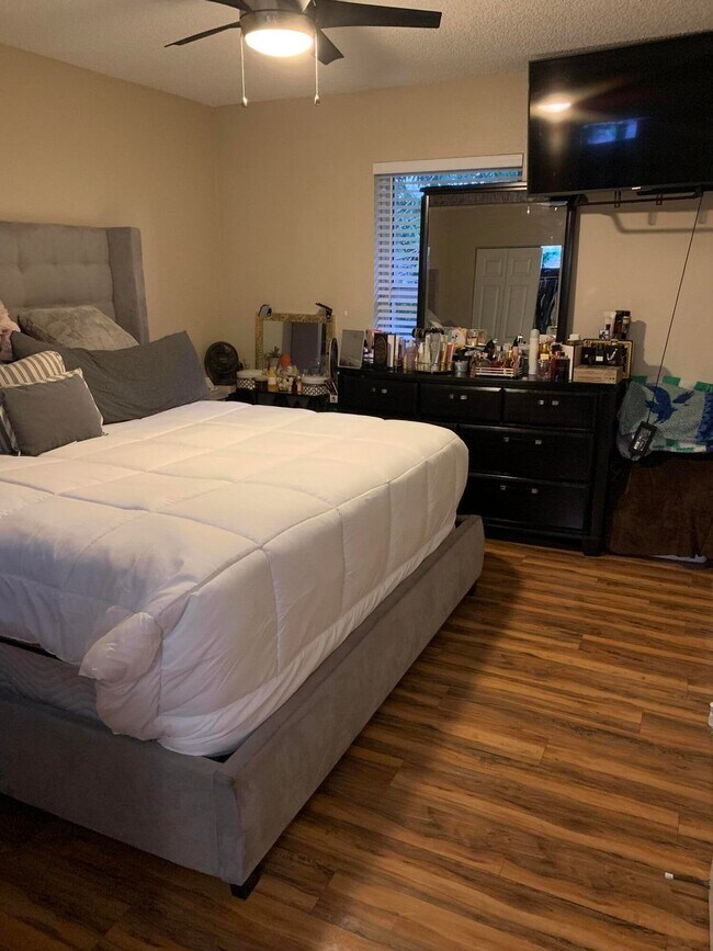 Photo - 1345 W 34th St