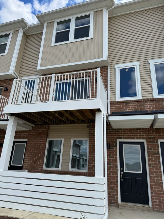 Puerta principal - 813 Canterbury Ln