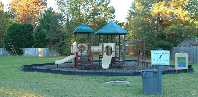 Tot Lot - BEAMONS MILL
