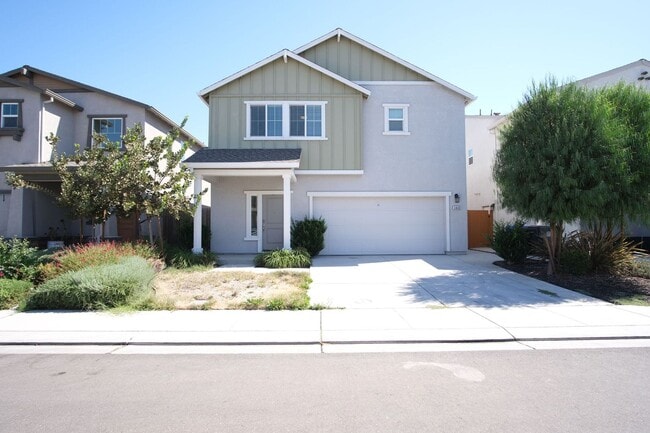 Building Photo - Move-in ready! Stunning 4-bedroom, 3-bathr...