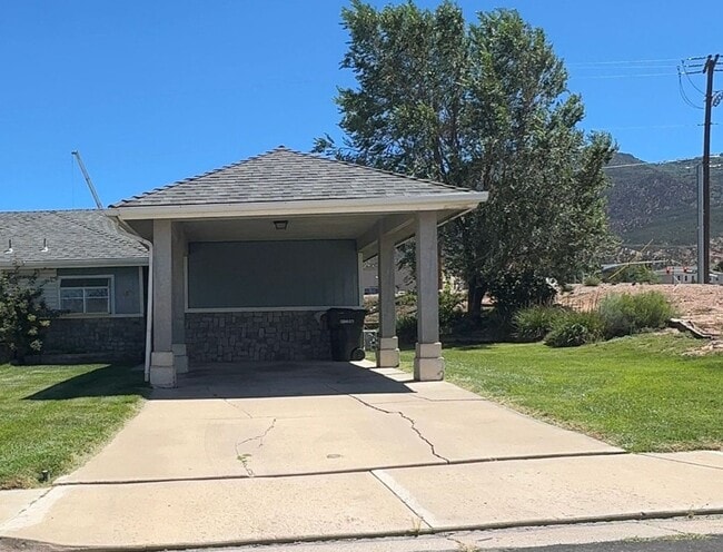 Building Photo - 585 S 225 W