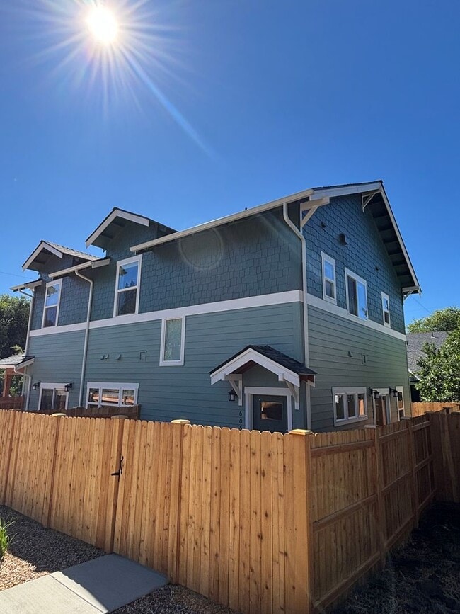 Photo - 605 NW Portland Ave