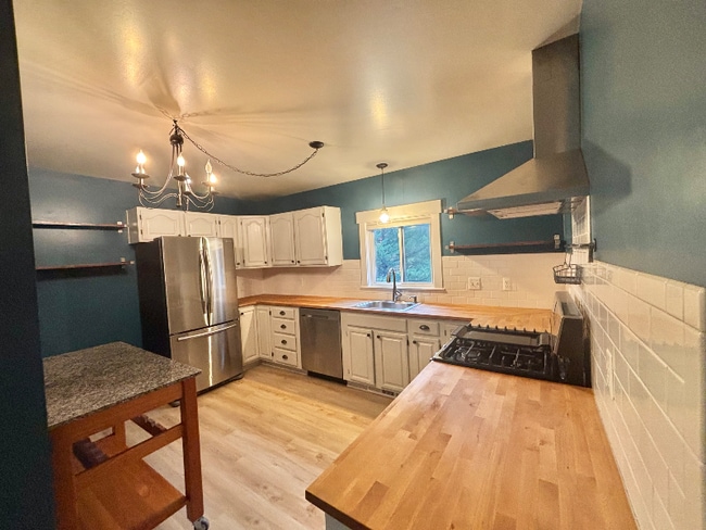 1473 Greenbrier Dr