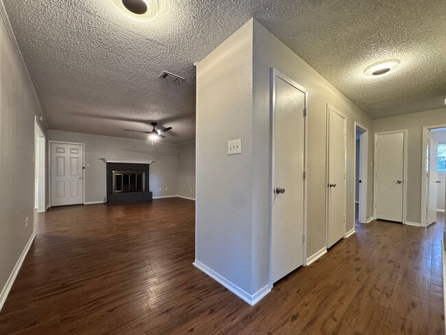 Photo - 405 Cypress Cir