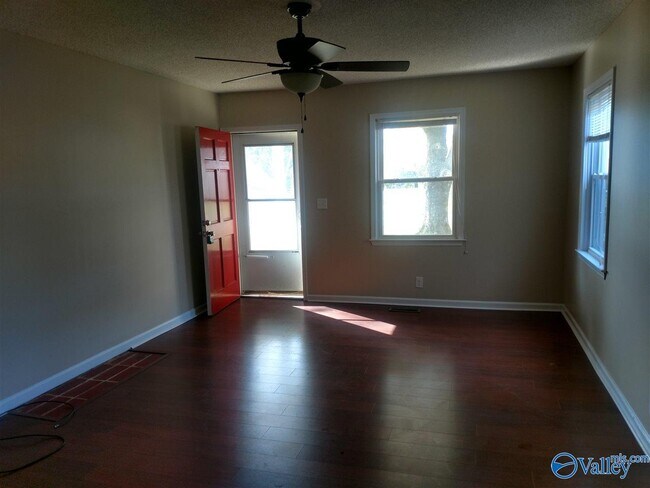 Photo - 2035 Vanderbilt Dr SW