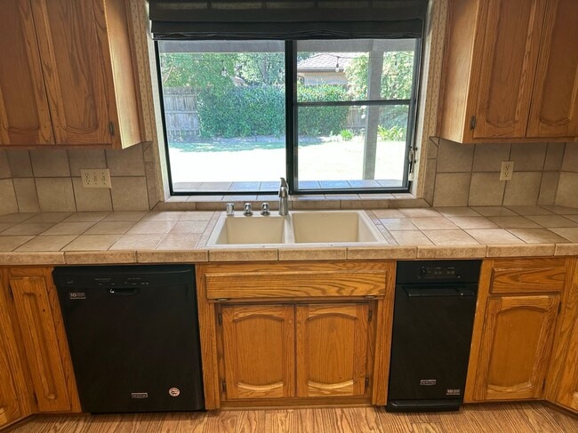 Photo - 475 E Mercedes Ave