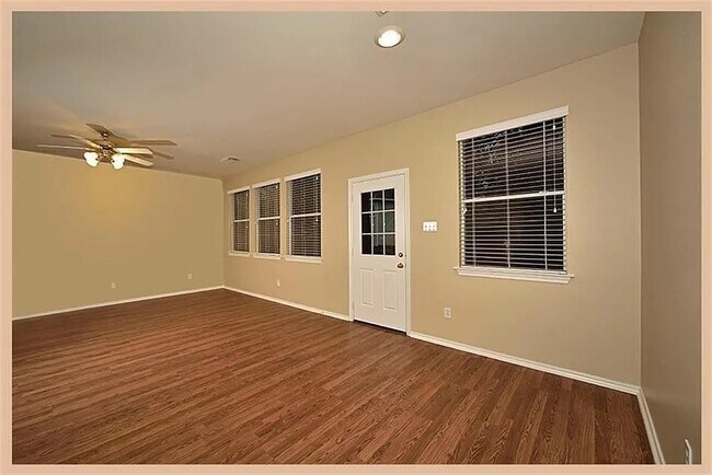 Photo - 43 Blue Creek Pl