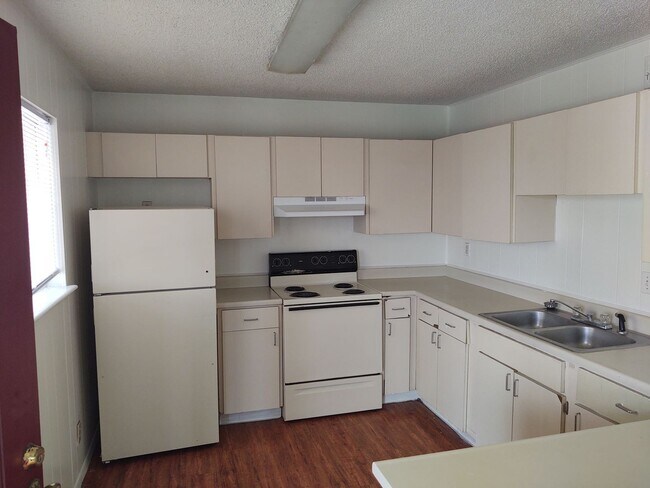 Photo - Courtyard Apartments