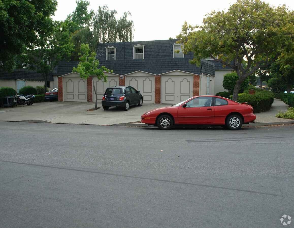 994 Mangrove - 994 Mangrove Townhomes