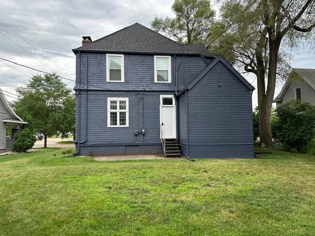 Back - 1003 E Washington St